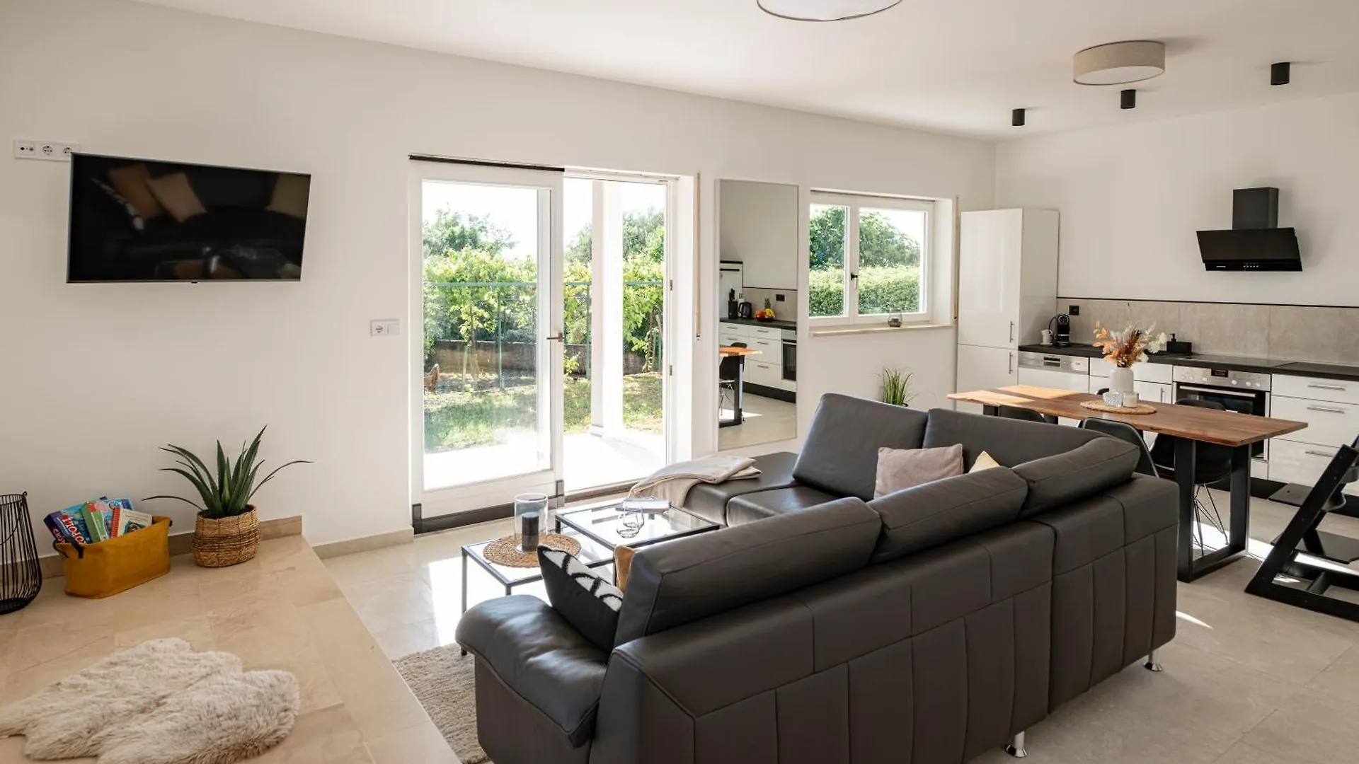 Apartments Silvana By El-Pi Tours Sveti Anton  Croatia